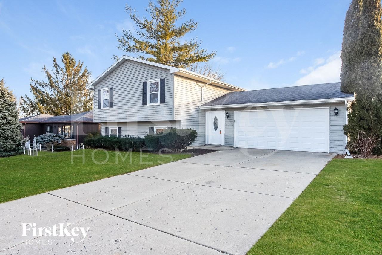 565 Franklin Dr - Photo 2 of 15