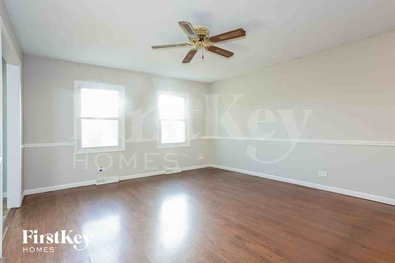 565 Franklin Dr - Photo 5 of 15