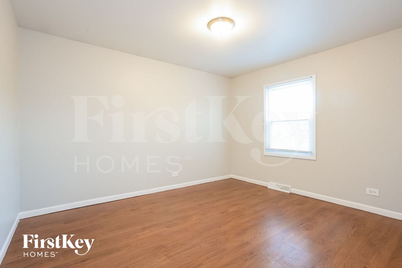 565 Franklin Dr - Photo 7 of 15