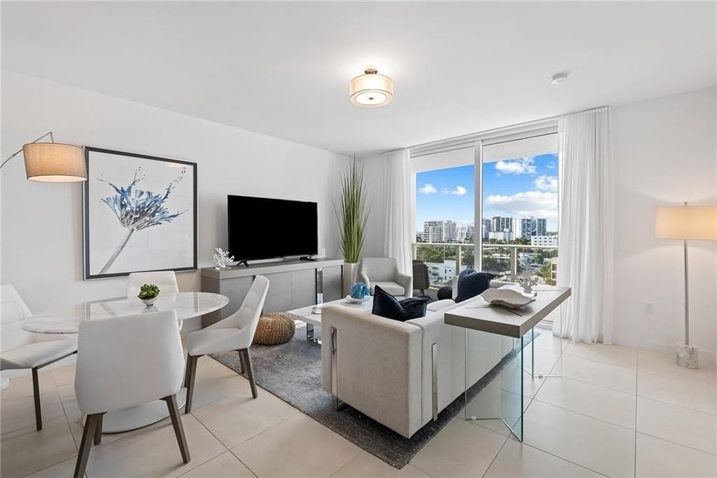 401 N Birch Rd #812 - Photo 3 of 22