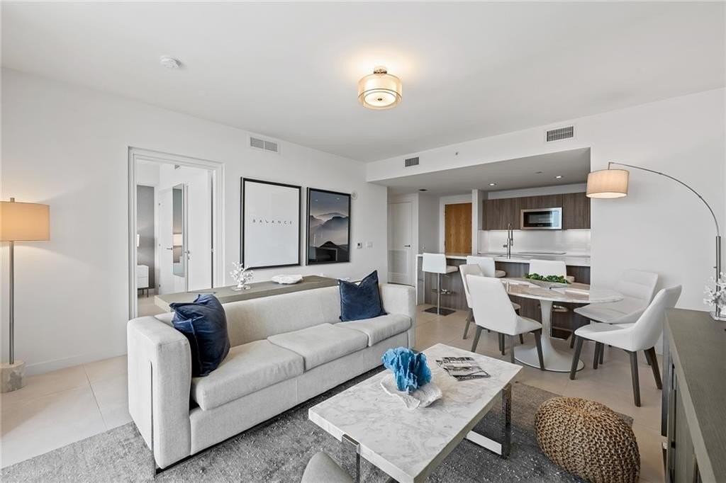 401 N Birch Rd #812 - Photo 4 of 22