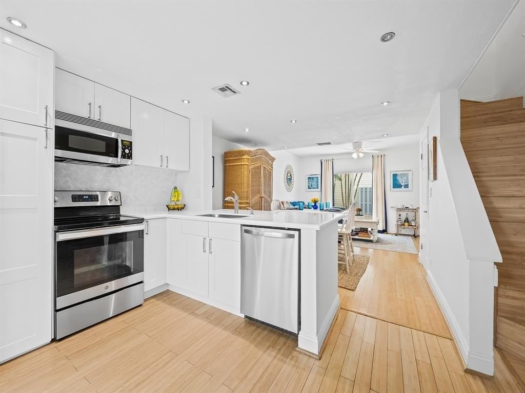 1989 Ne 15th Ave #1989 - Photo 7 of 25