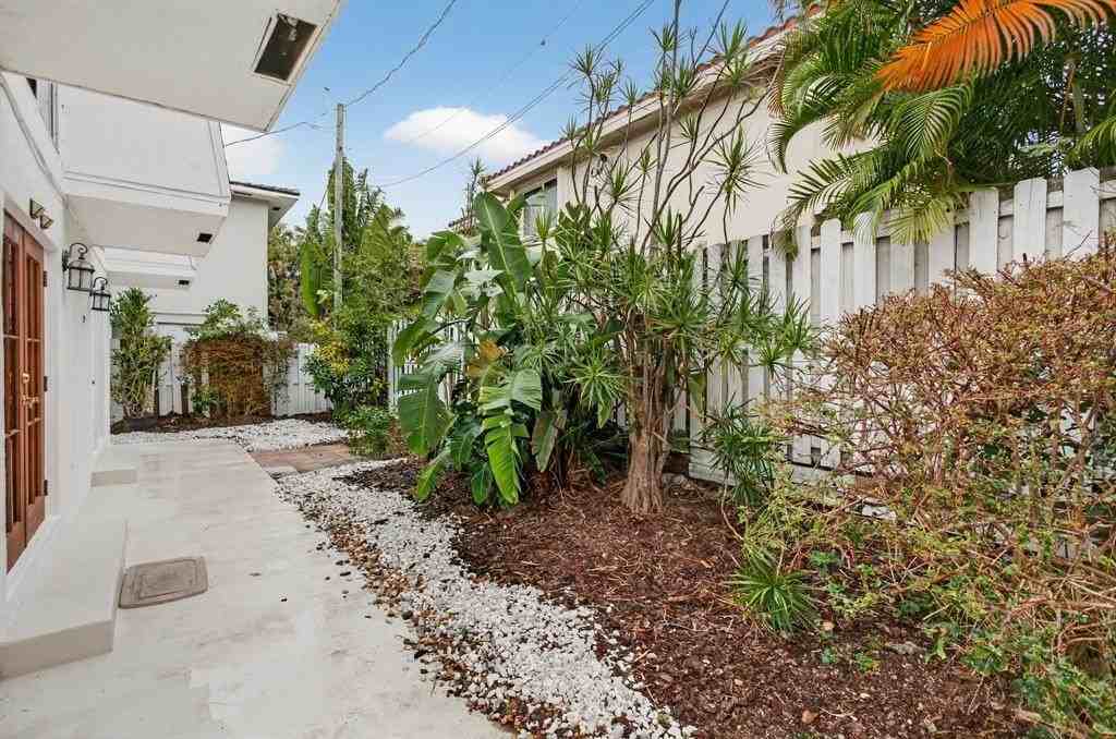 536 Se 20th Ave #1 - Photo 3 of 26