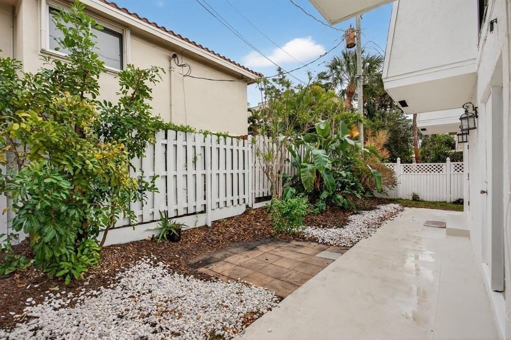 536 Se 20th Ave #1 - Photo 4 of 26