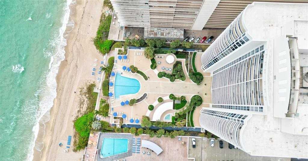 4240 Galt Ocean Dr #704 - Photo 4 of 38