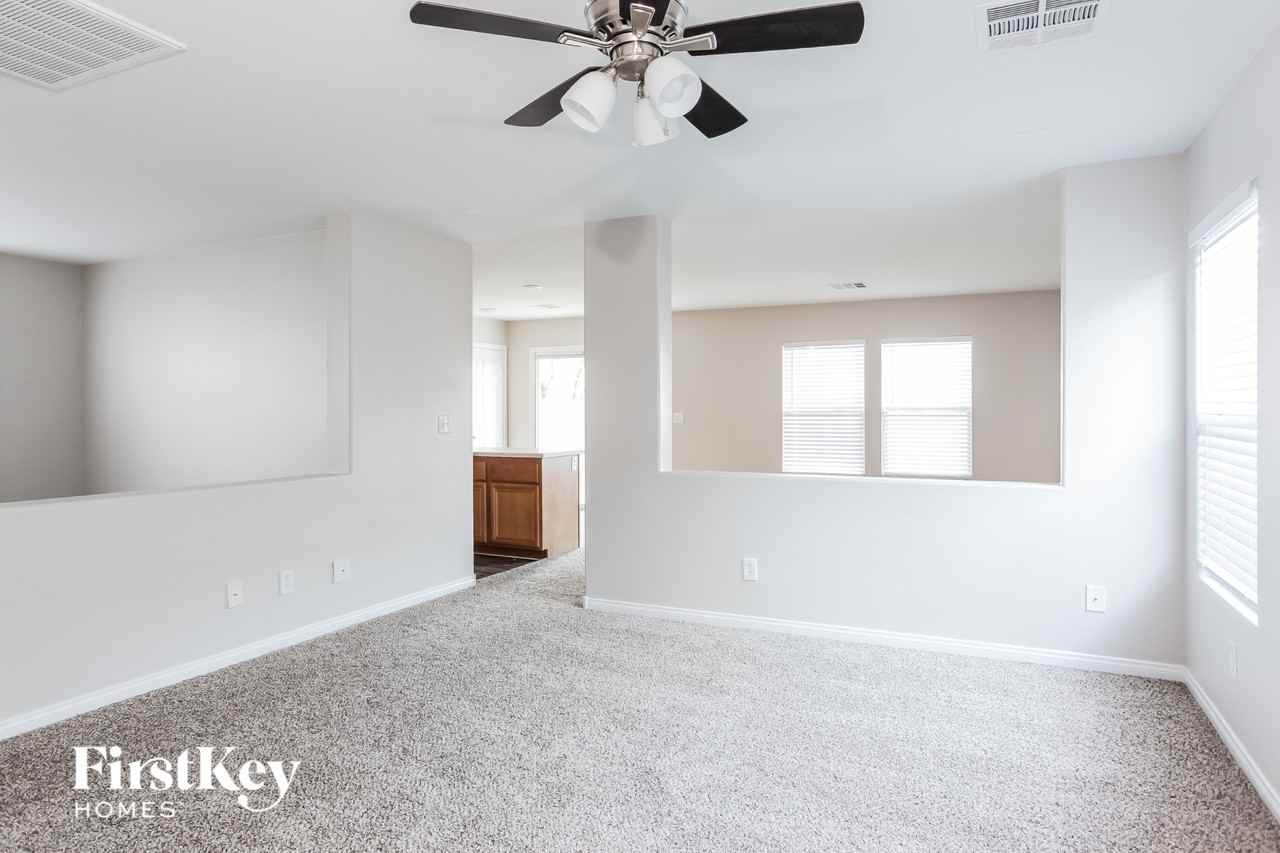 5013 Whistling Acres Ave - Photo 3 of 15