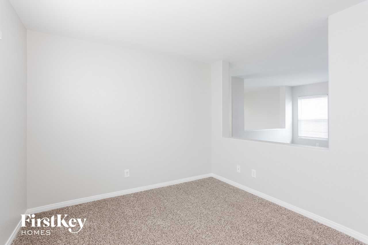 5013 Whistling Acres Ave - Photo 4 of 15