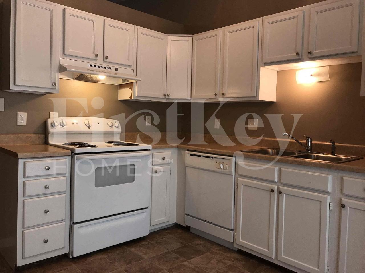 3961 Bonn Dr - Photo 5 of 15