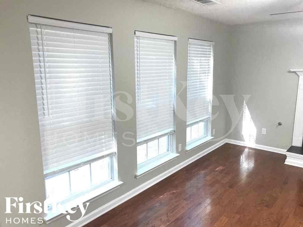 338 Breeze Mdw - Photo 4 of 16