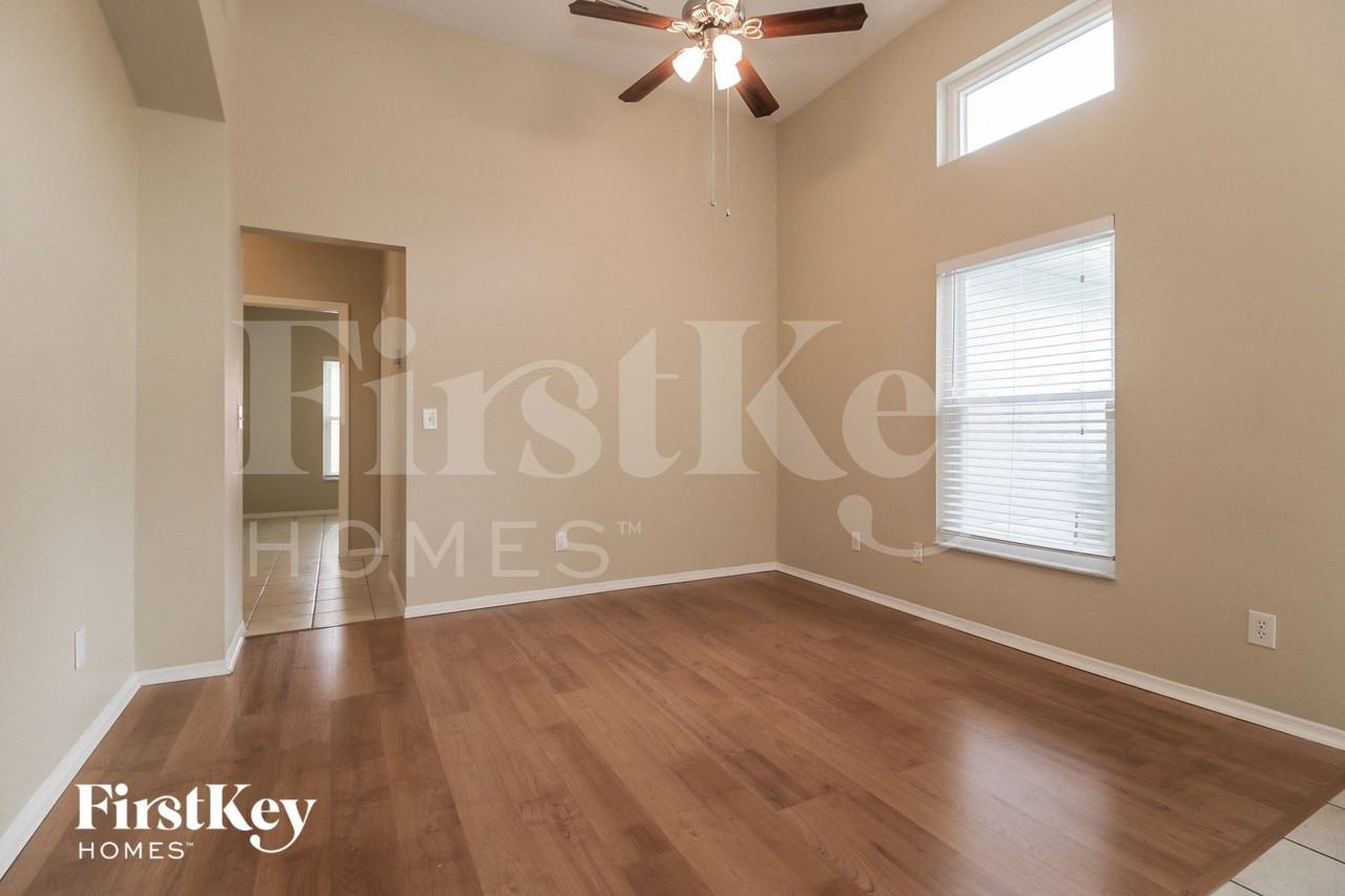 3001 Cedar Glen Pl - Photo 2 of 15