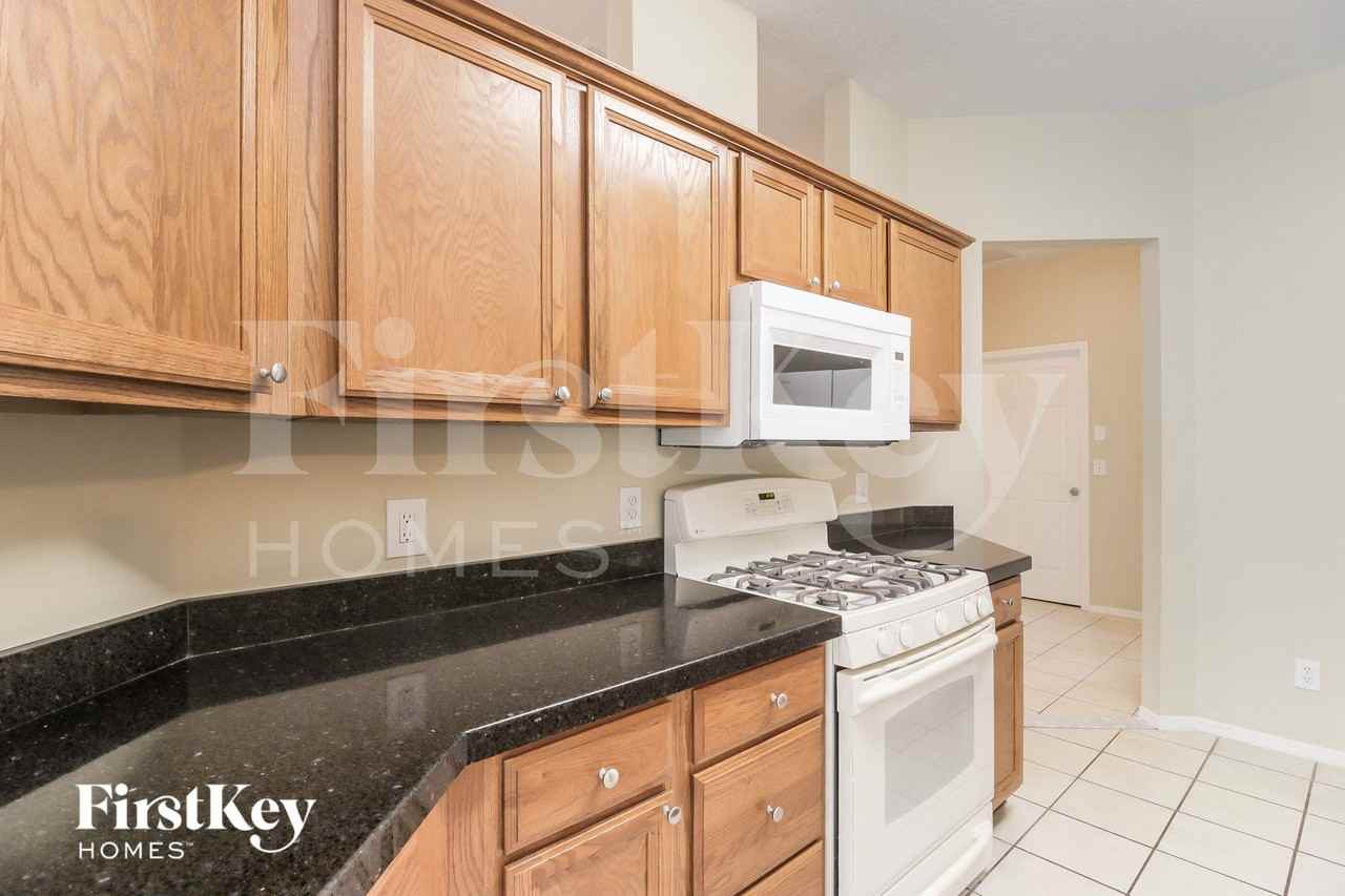 3001 Cedar Glen Pl - Photo 5 of 15