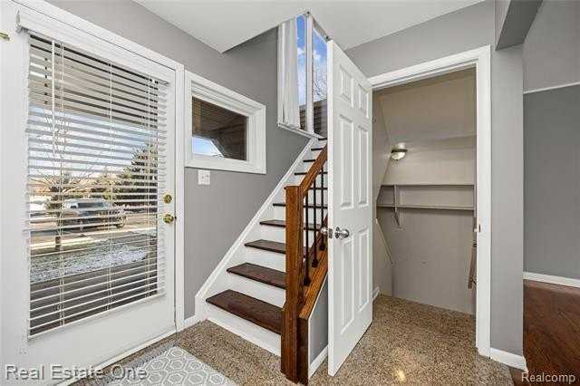 556 Bloomfield Ct - Photo 4 of 43