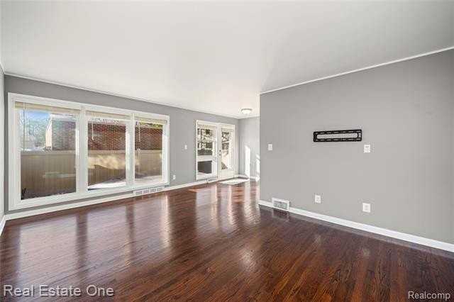 556 Bloomfield Ct - Photo 6 of 43