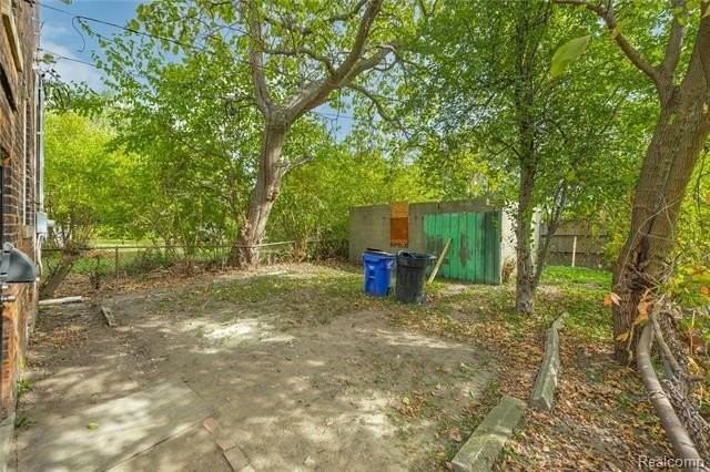 522 Smith St - Photo 7 of 50