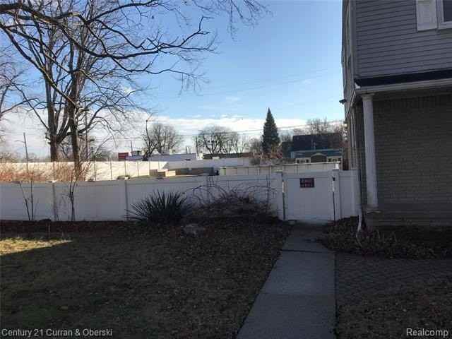 24071 Mcdonald St - Photo 2 of 13