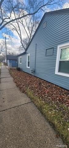 18810 Roscommon St - Photo 3 of 13