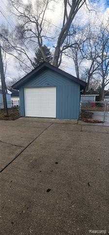 18810 Roscommon St - Photo 4 of 13