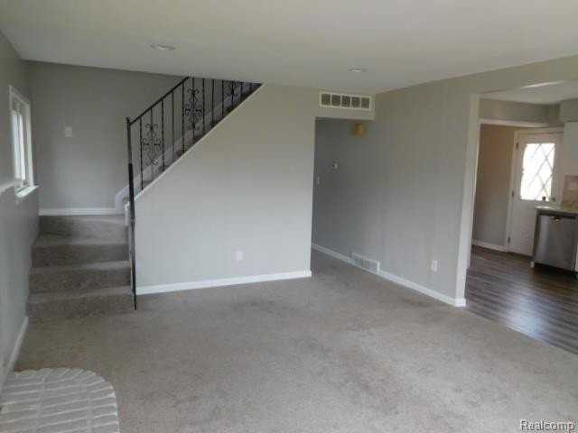 26130 Osmun St - Photo 7 of 19