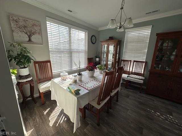 1006 Kathy Ann Way W - Photo 7 of 48