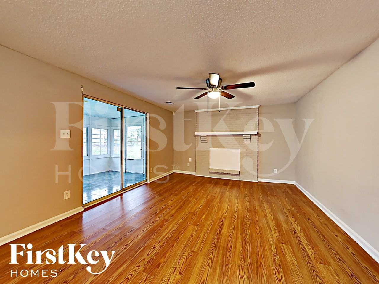 1940 Winsted Ct - Photo 4 of 17