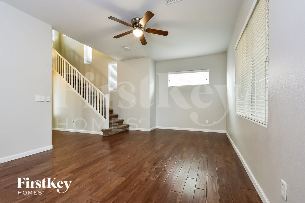 10832 Avenzano St - Photo 3 of 16