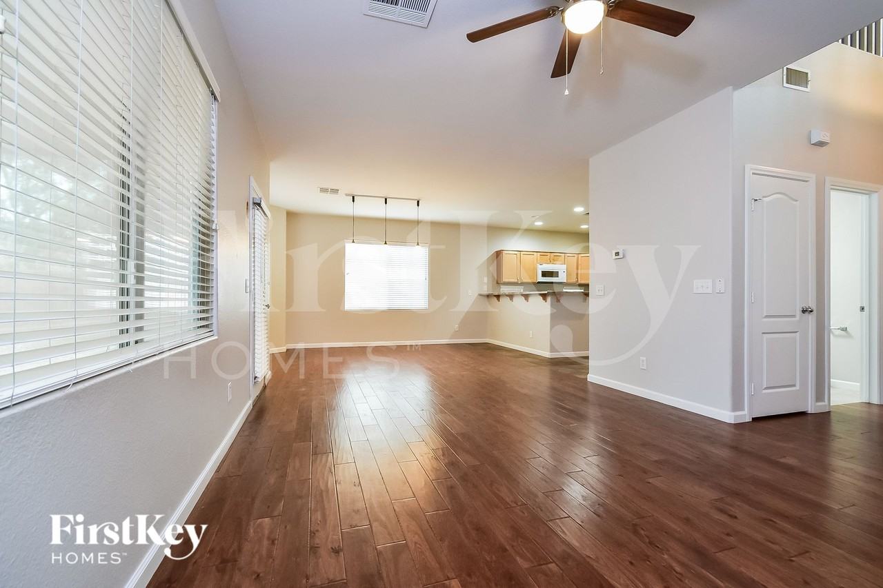 10832 Avenzano St - Photo 4 of 16