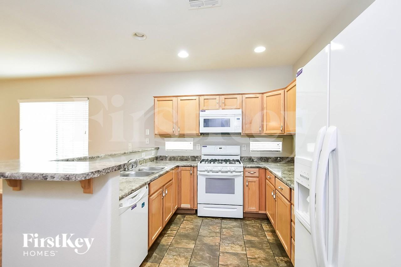 10832 Avenzano St - Photo 5 of 16