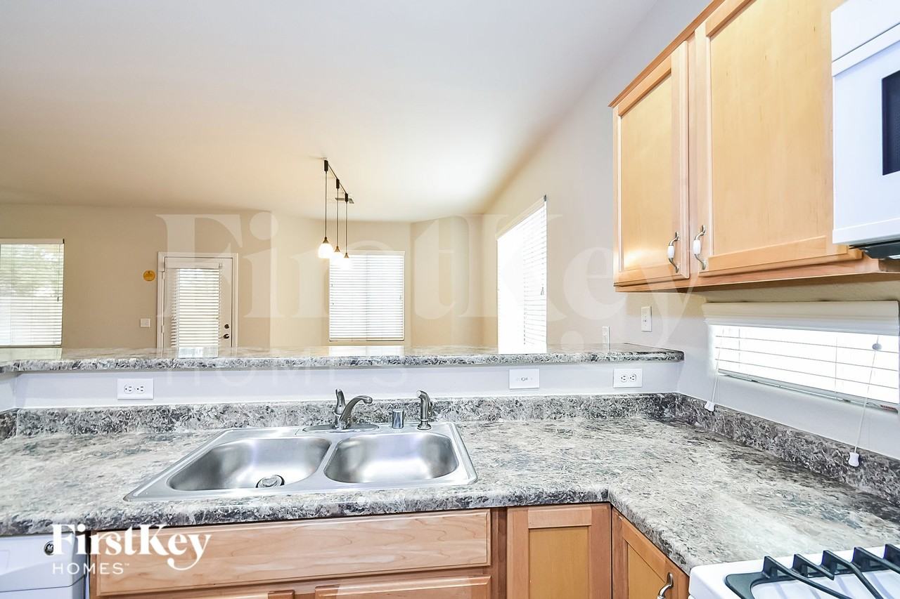 10832 Avenzano St - Photo 6 of 16