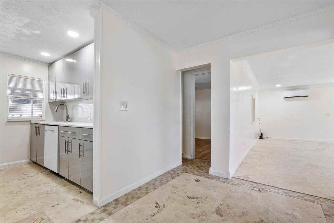 236 Sw 14th St - Photo 5 of 19