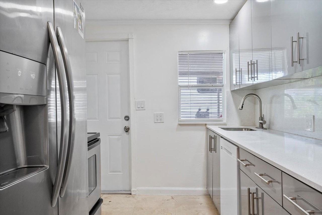 236 Sw 14th St - Photo 6 of 19