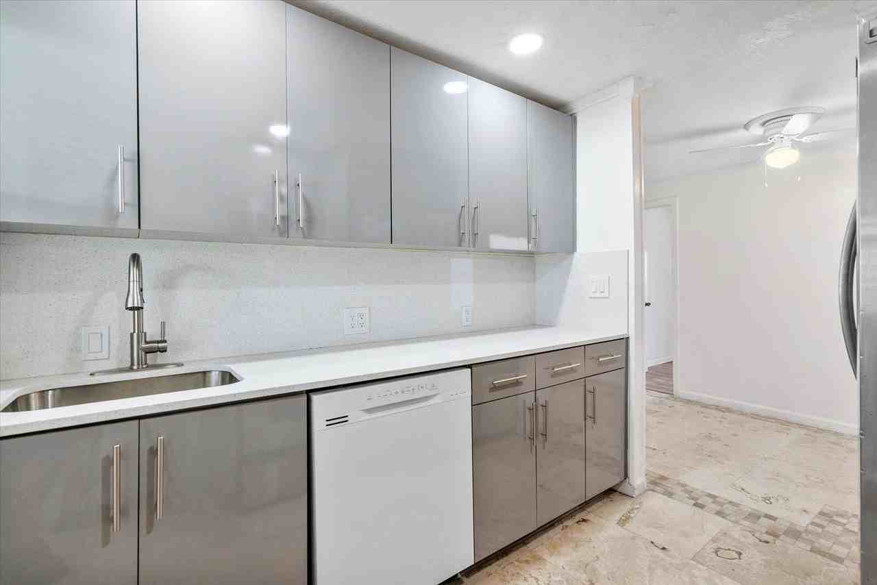 236 Sw 14th St - Photo 7 of 19