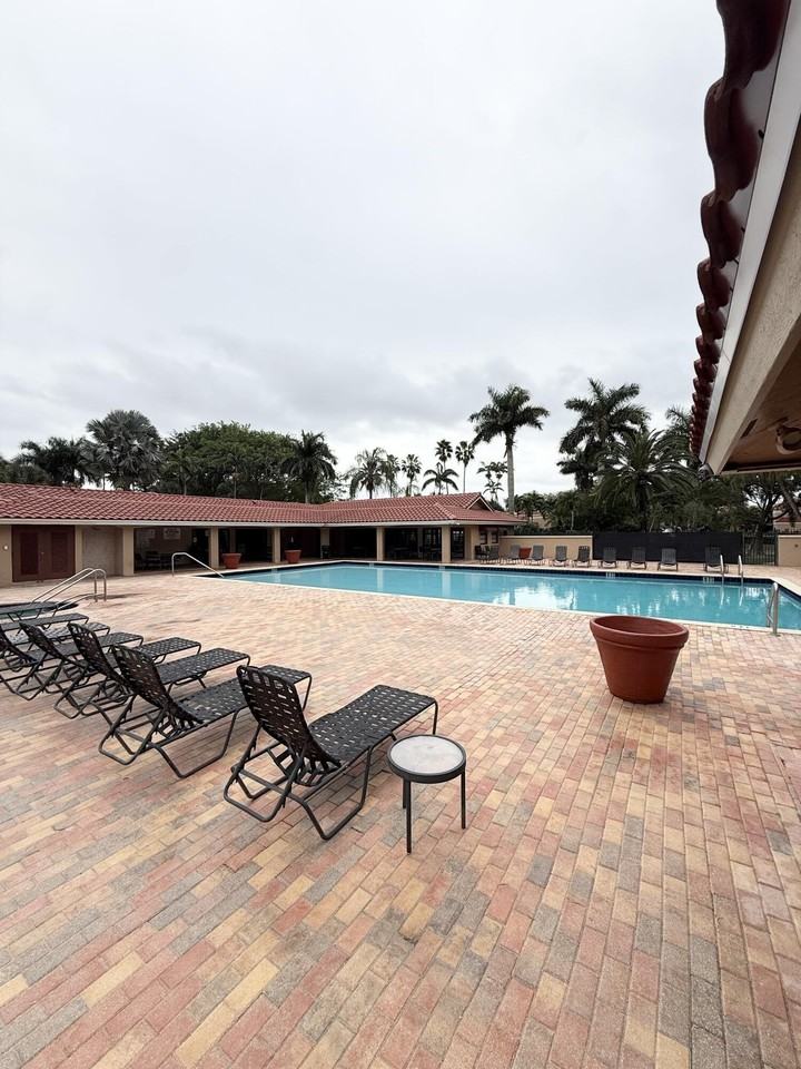 8171 Severn Dr #D - Photo 6 of 15