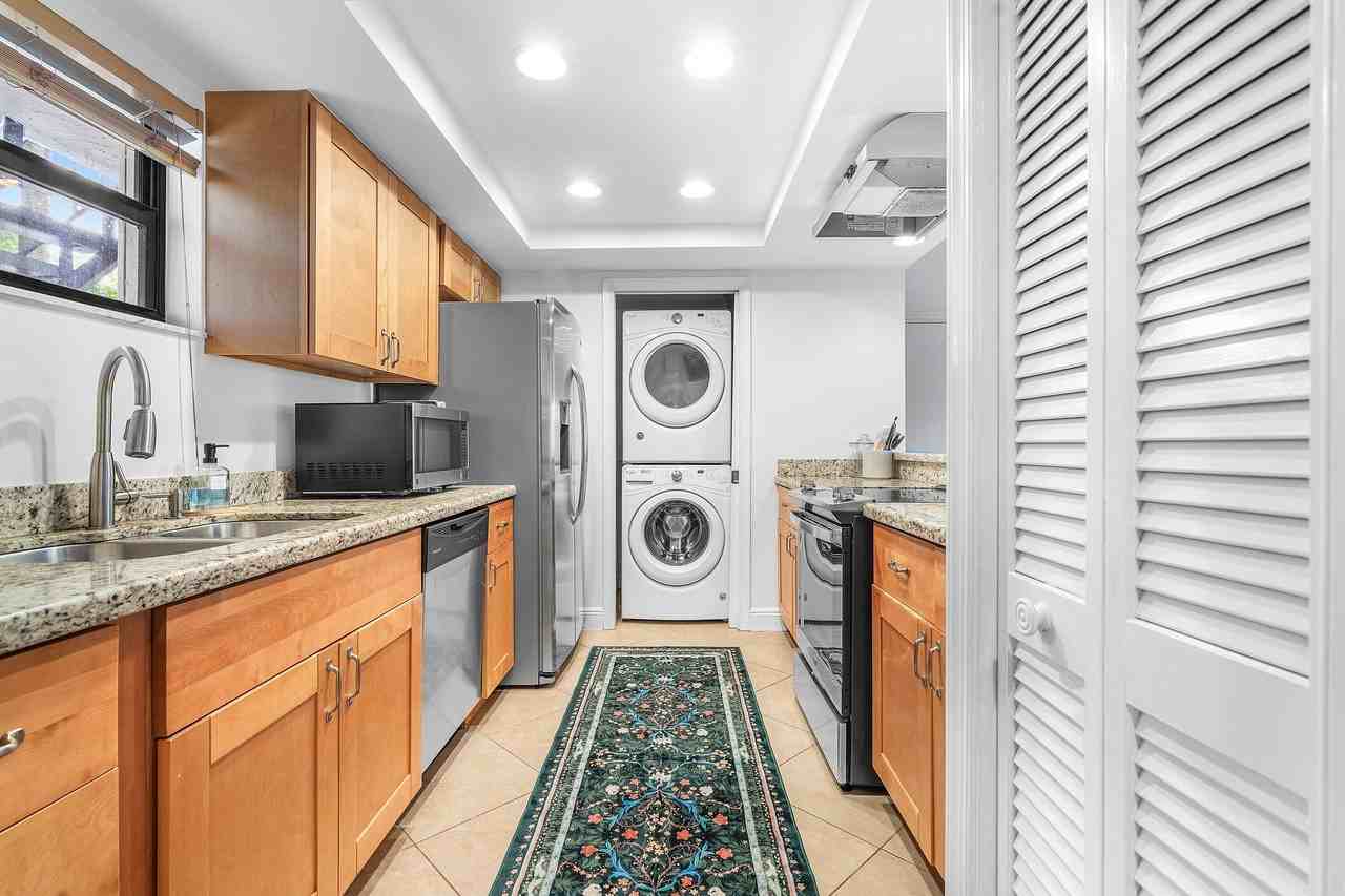 11863 Wimbledon Cir #413 - Photo 4 of 24