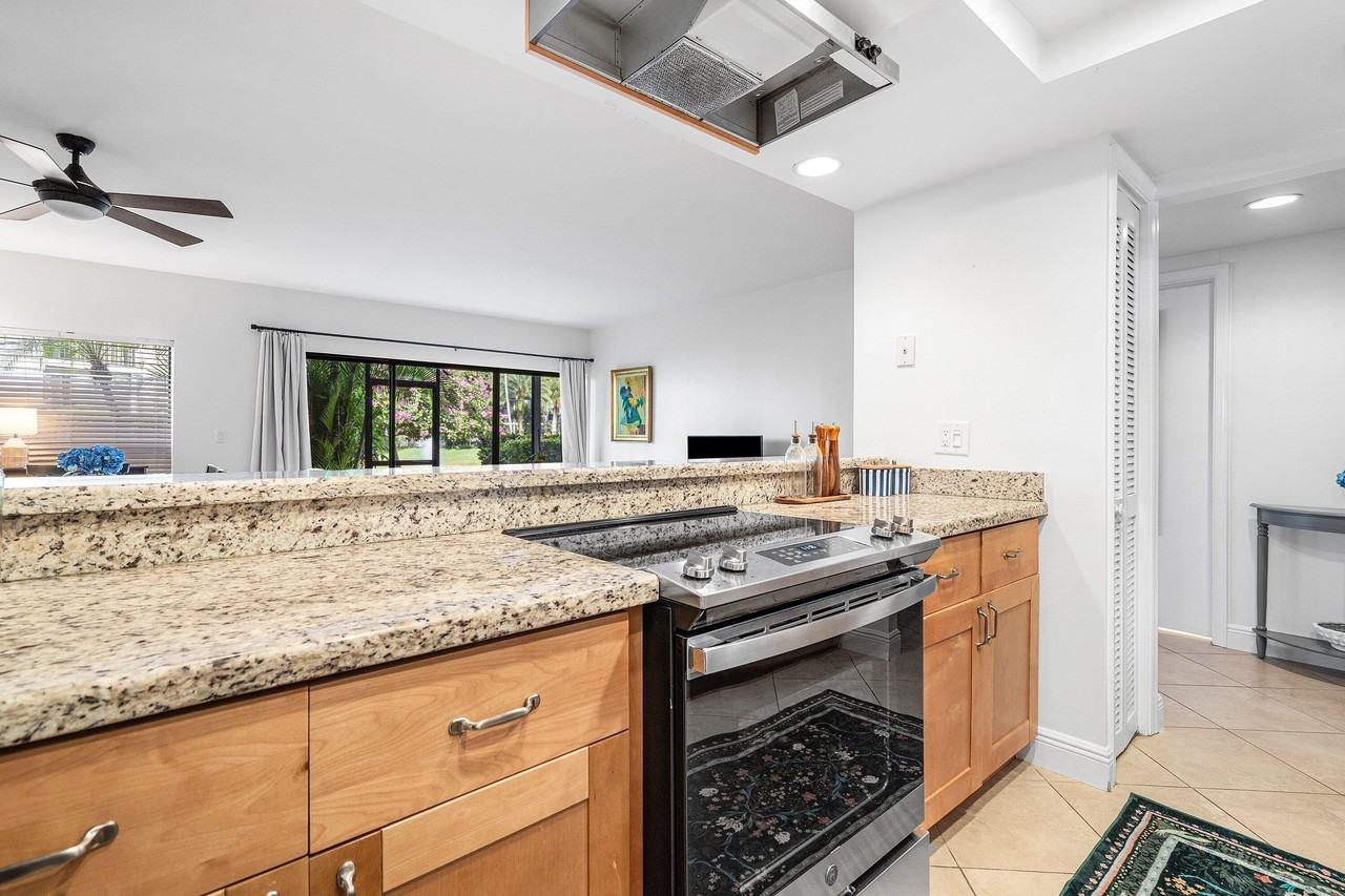 11863 Wimbledon Cir #413 - Photo 6 of 24