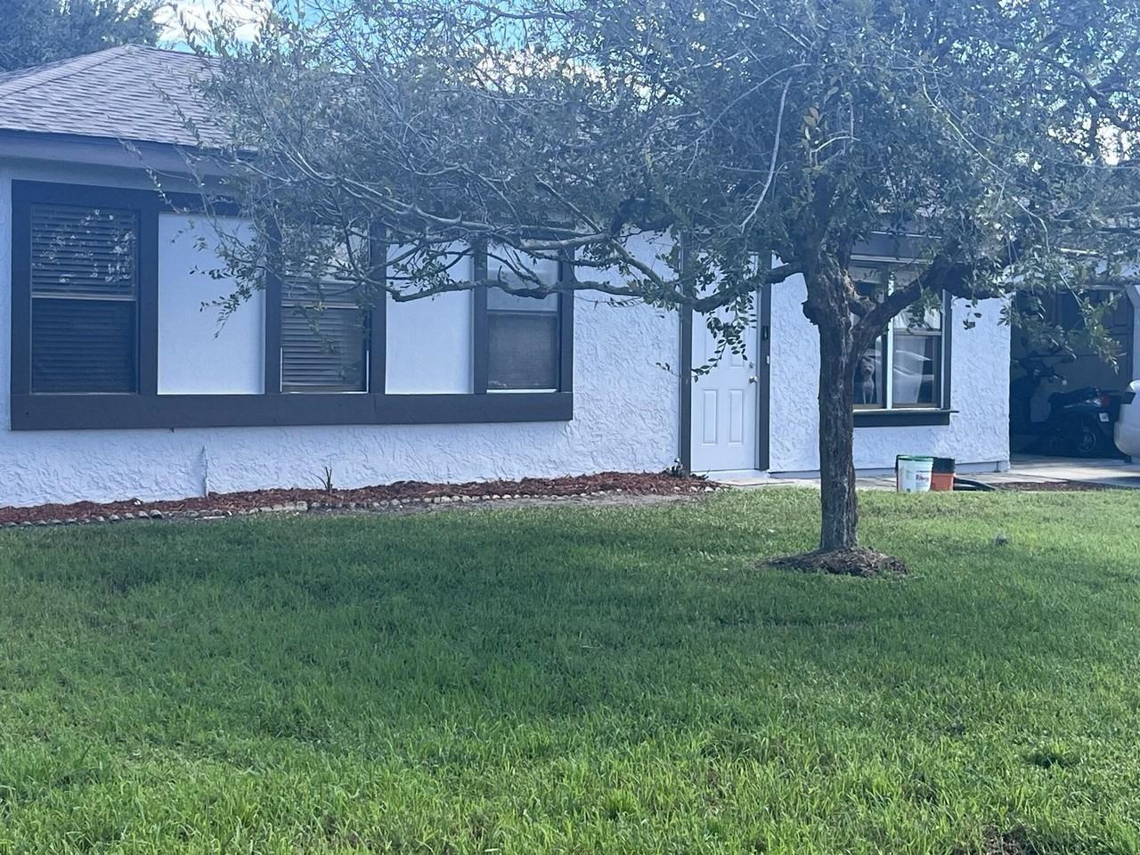 1401 Se Belcrest St - Photo 2 of 19