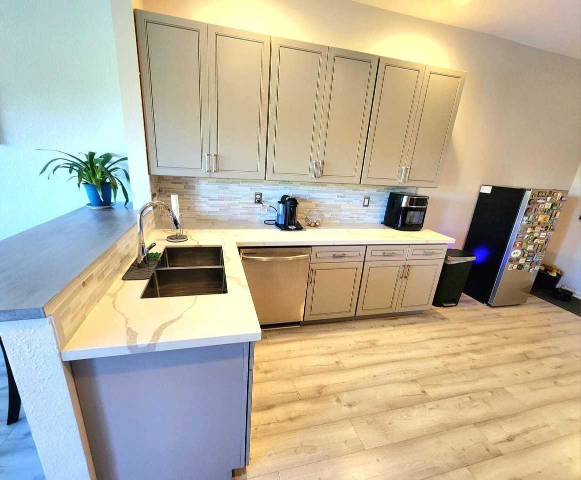 2247 Sw Cape Cod Dr - Photo 6 of 34