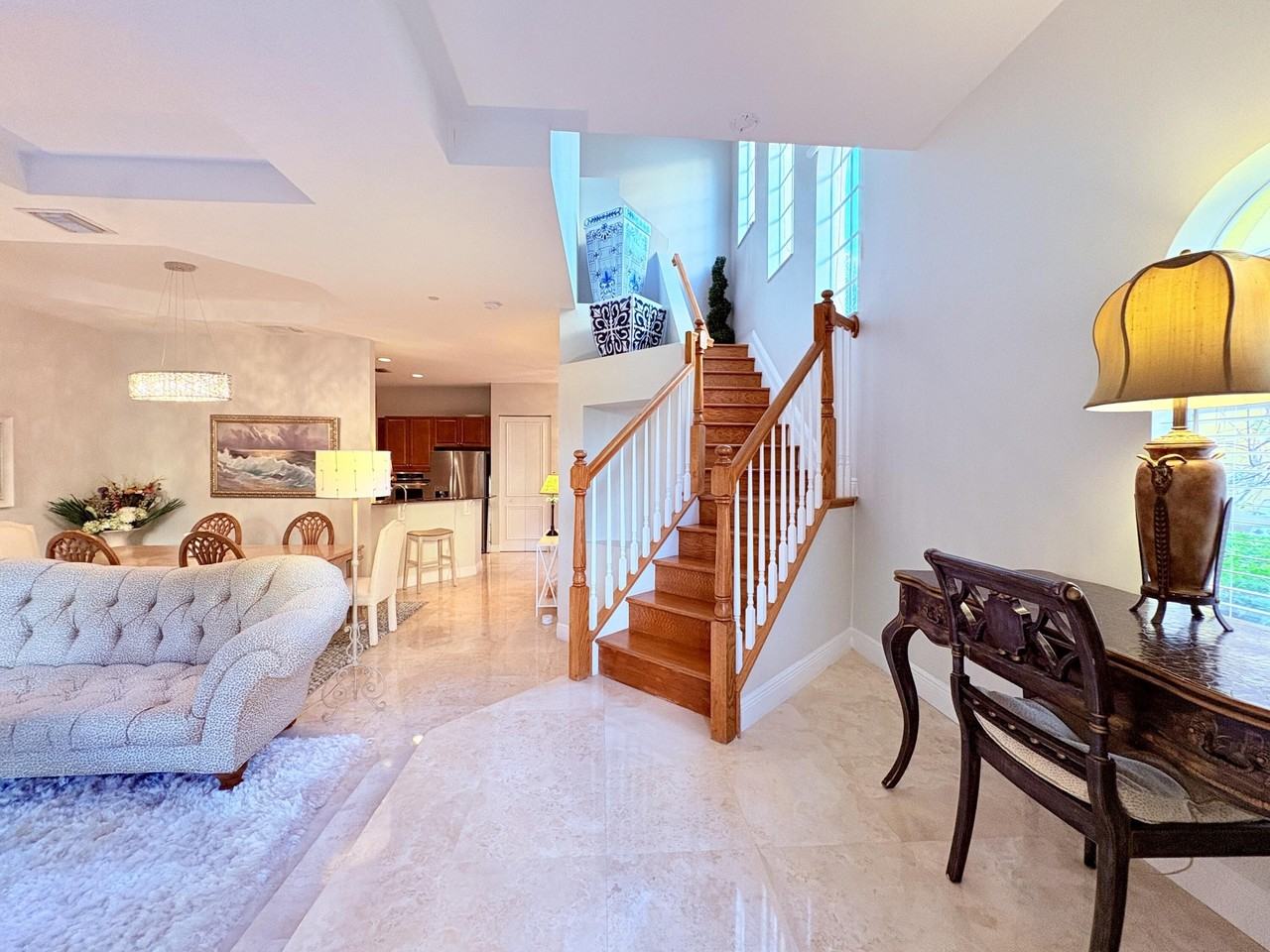 315 Ne 69th Cir - Photo 2 of 40