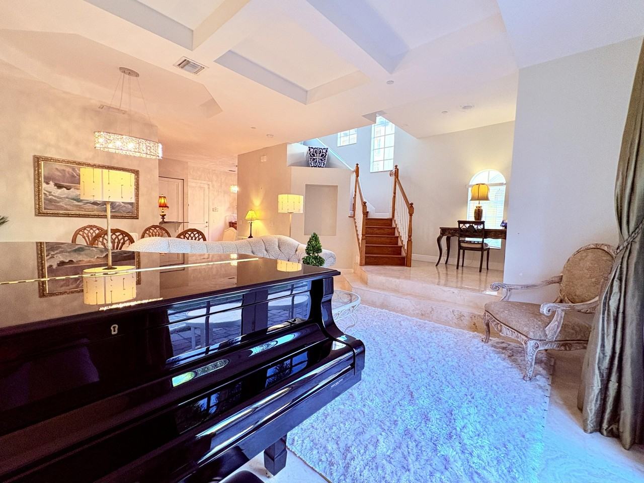 315 Ne 69th Cir - Photo 4 of 40