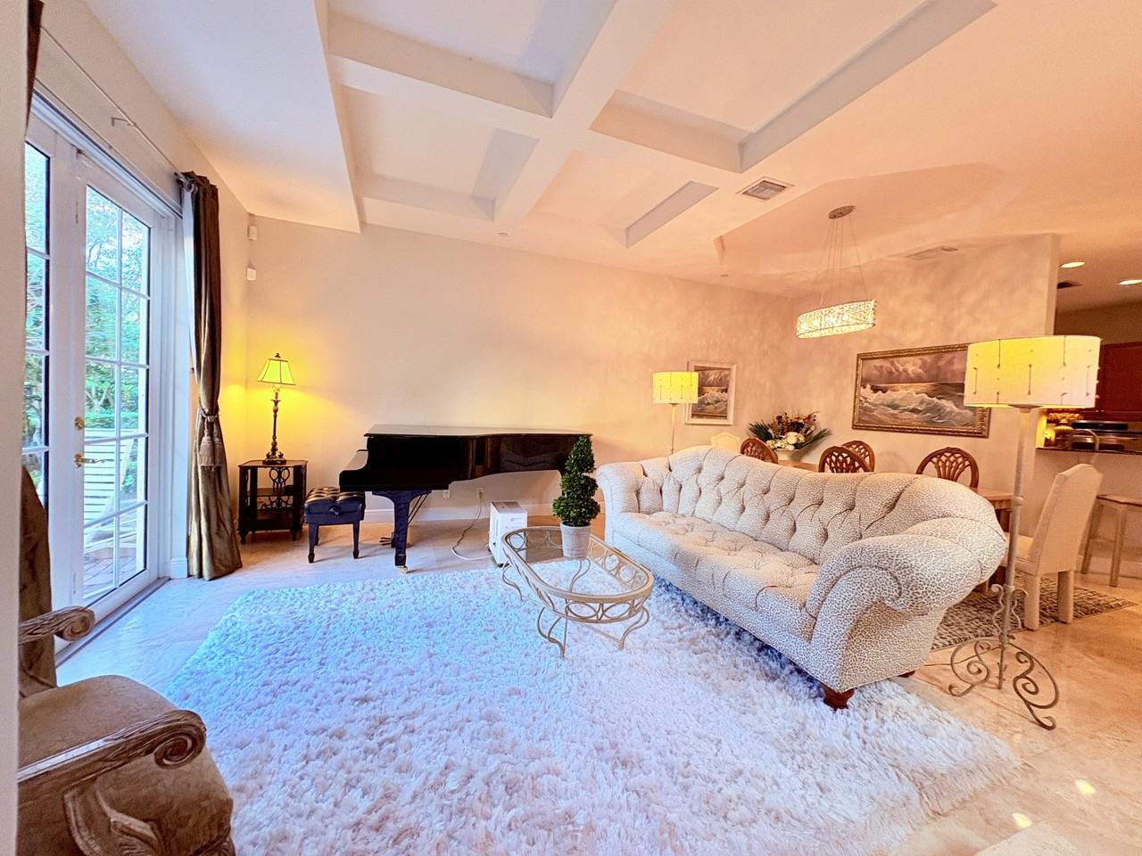 315 Ne 69th Cir - Photo 5 of 40