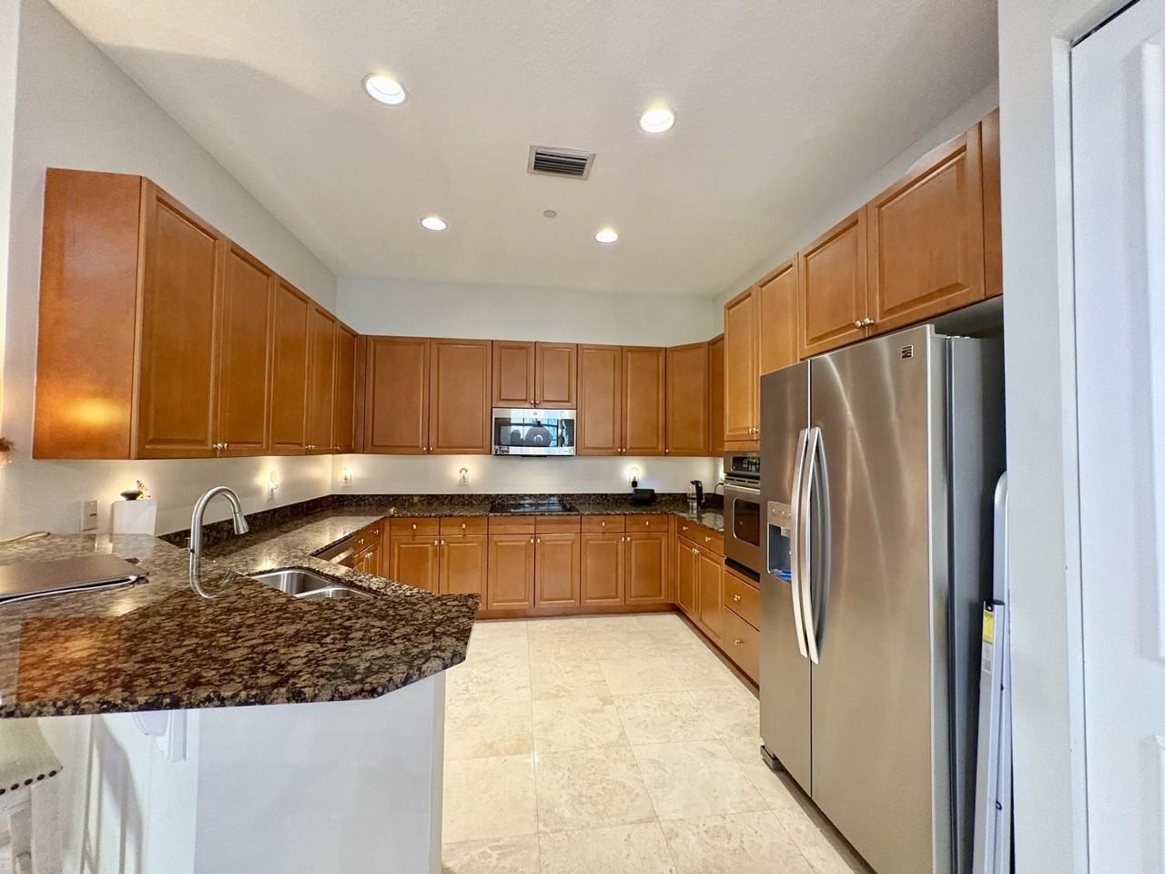 315 Ne 69th Cir - Photo 6 of 40