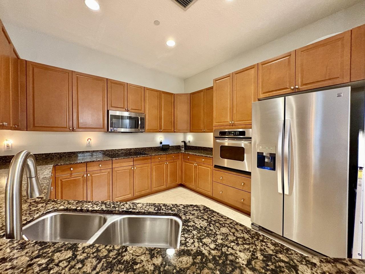 315 Ne 69th Cir - Photo 7 of 40