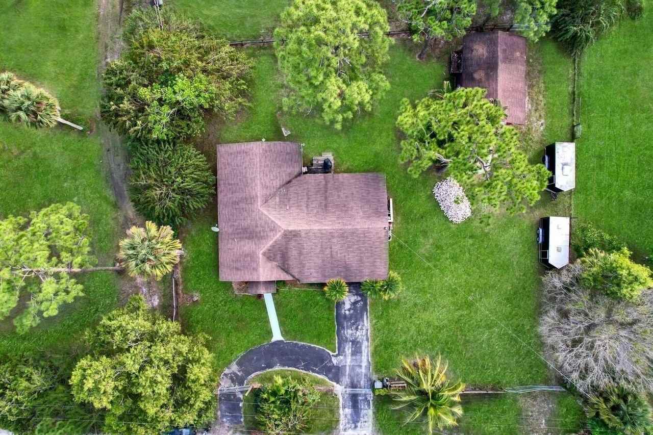 11424 165th Rd N - Photo 2 of 33