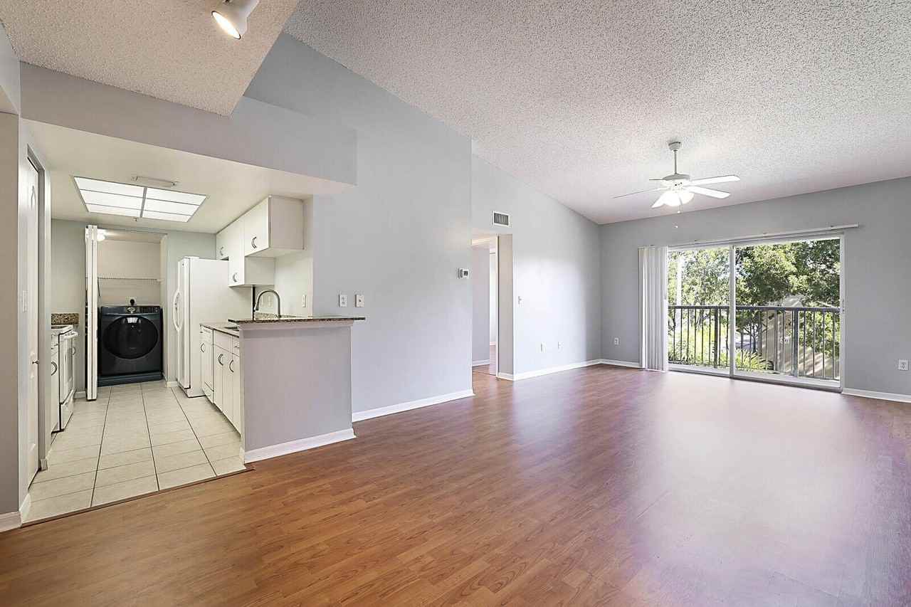 100 Crestwood Ct N #113 - Photo 7 of 30