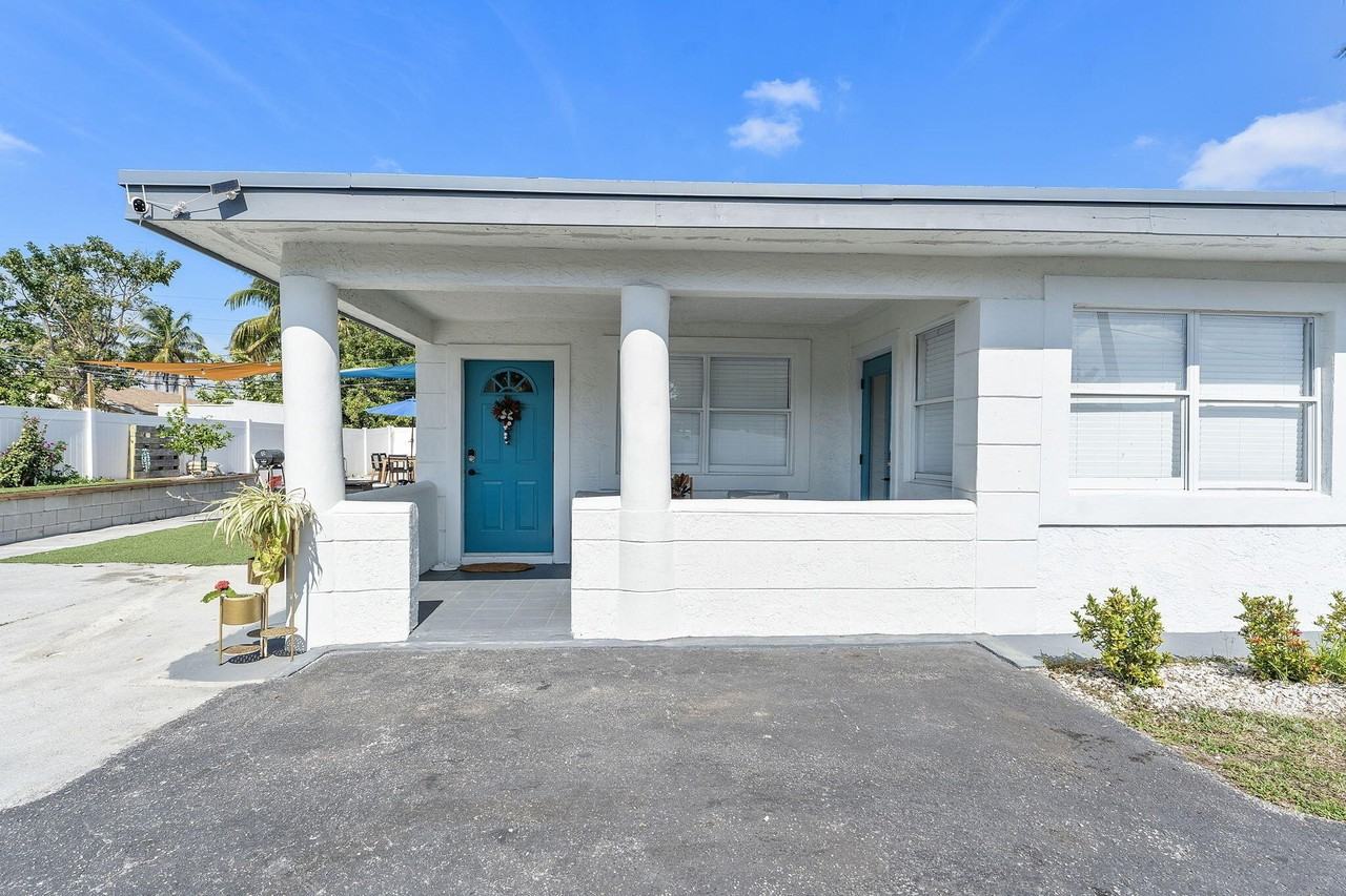 2629 Sw 9th St #2 - Photo 3 of 39