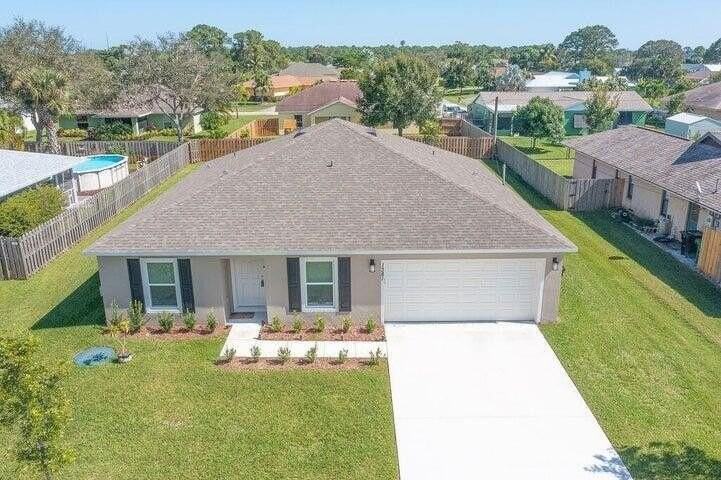 1381 Se Bayharbor St - Photo 2 of 35