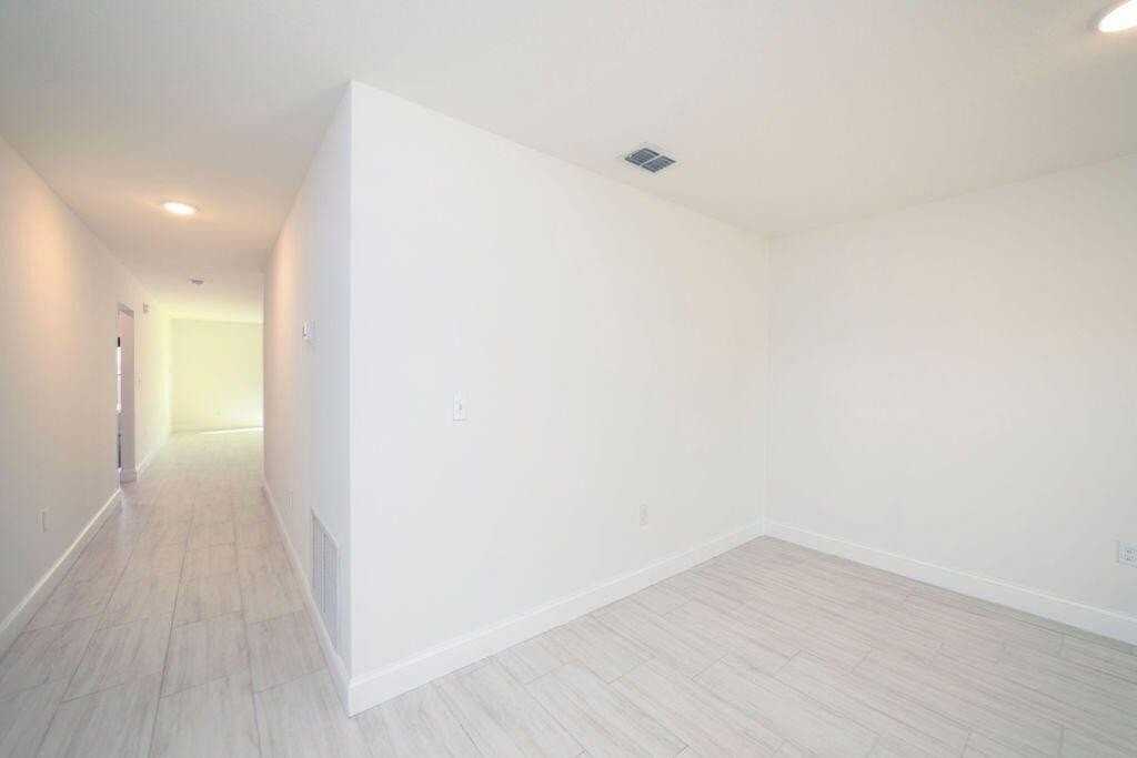 1381 Se Bayharbor St - Photo 5 of 35