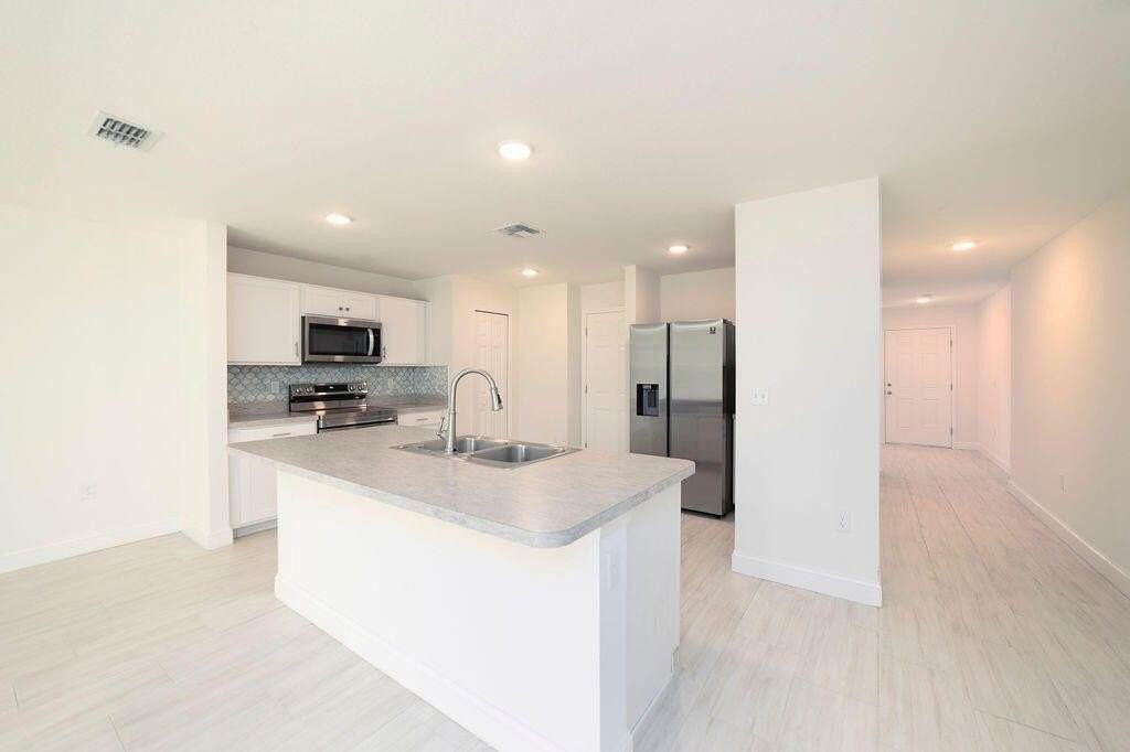 1381 Se Bayharbor St - Photo 7 of 35