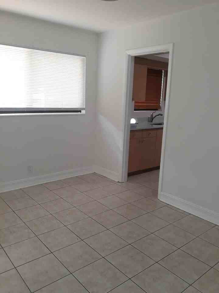 1449 11th St - Photo 6 of 8