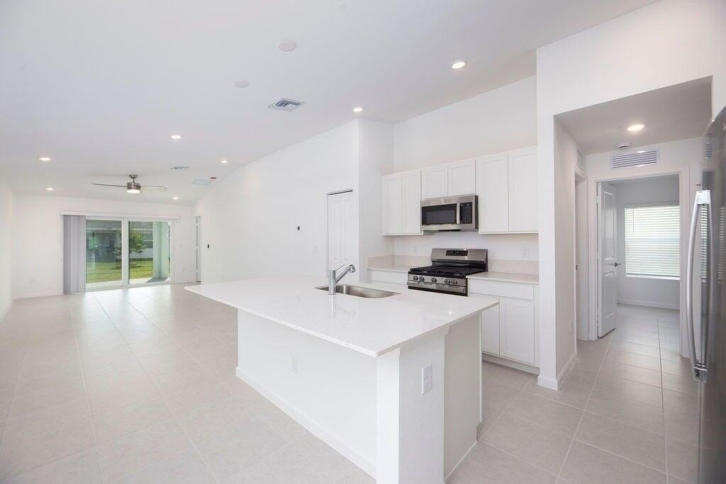 11146 Nw Fernbrook Dr - Photo 3 of 39