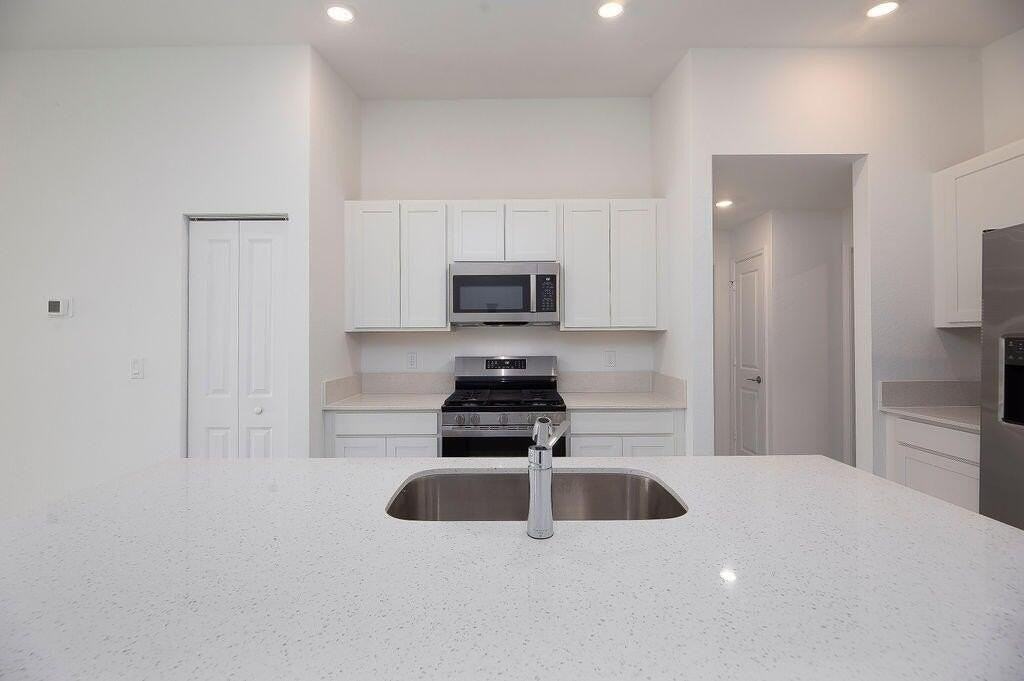 11146 Nw Fernbrook Dr - Photo 5 of 39